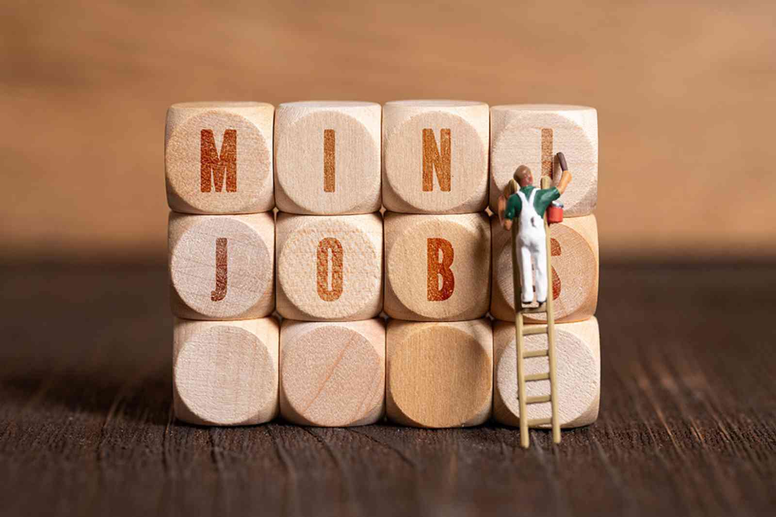 Holzwürfel mit Aufschrift Miniob